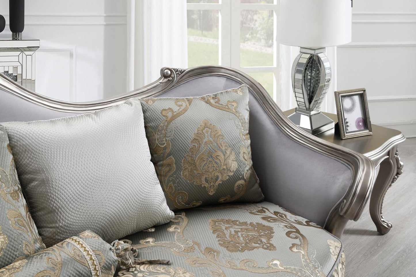 U198 - Traditional Loveseat - Gray