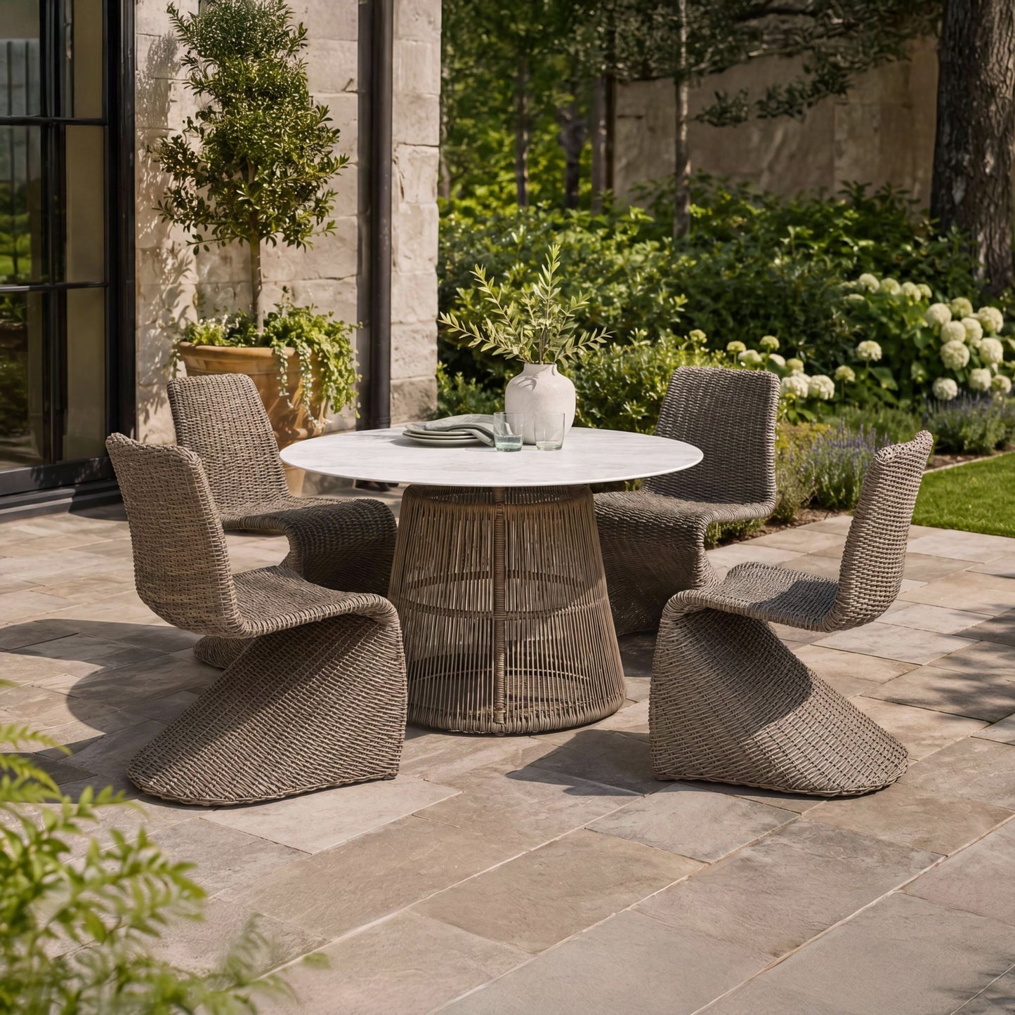Alesso - Round Dining Table - Brown / Sand