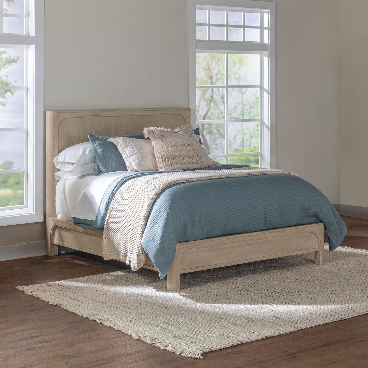 Solano 56-inch Queen Panel Bed Weathered Mango