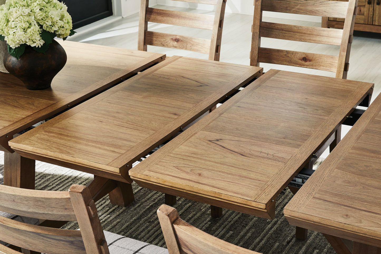 Ridgester RECT Dining Room EXT Table