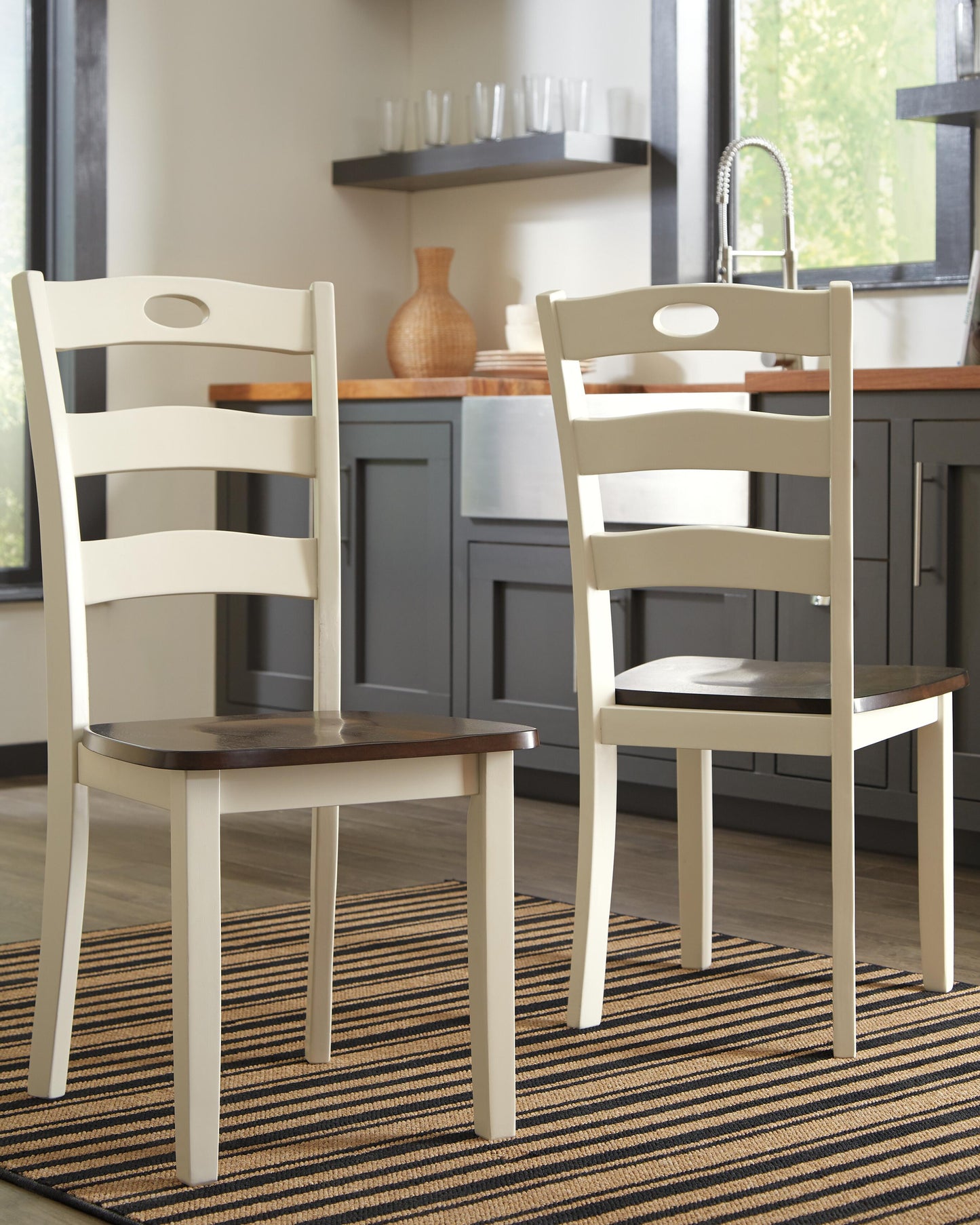 Woodanville Dining Room Side Chair (2/CN)