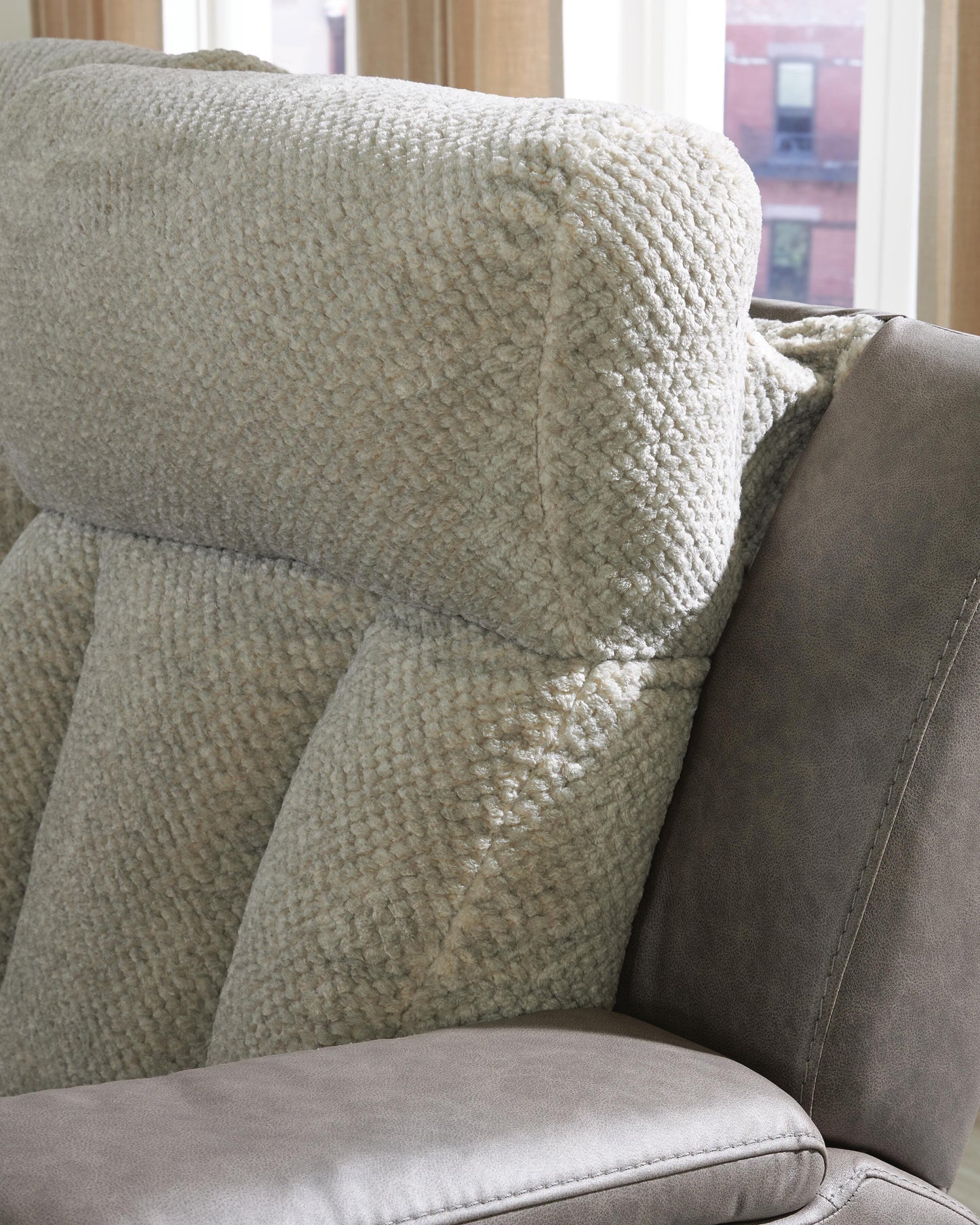 Branthorpe PWR REC Loveseat/CON/ADJ HDRST