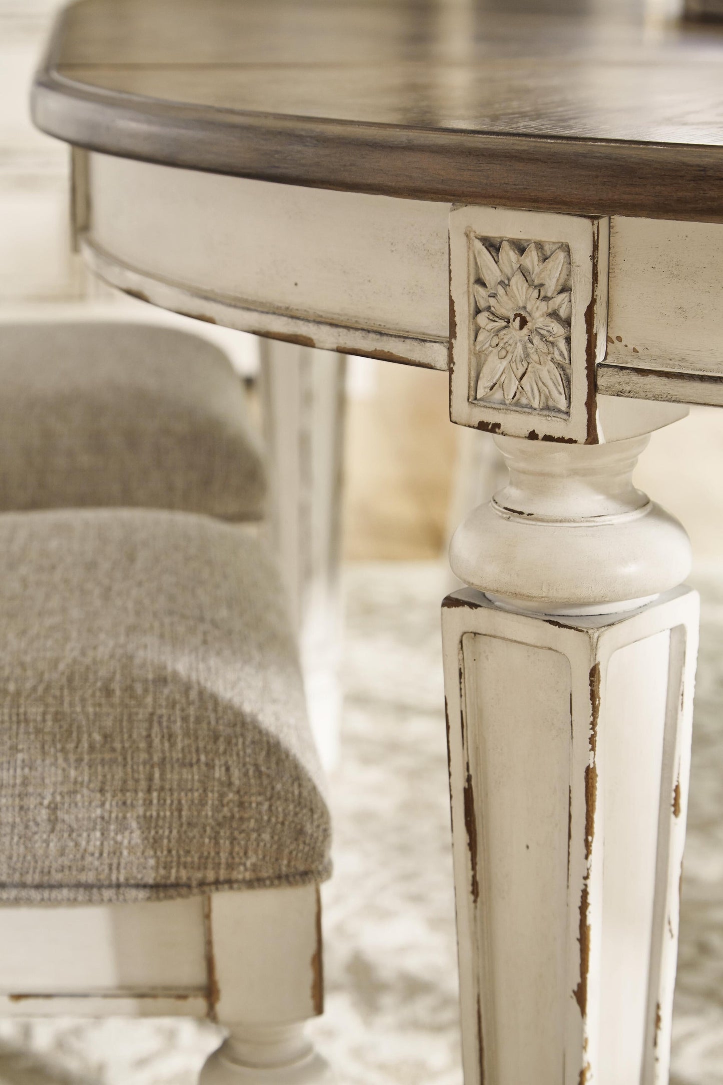 Realyn Oval Dining Room EXT Table