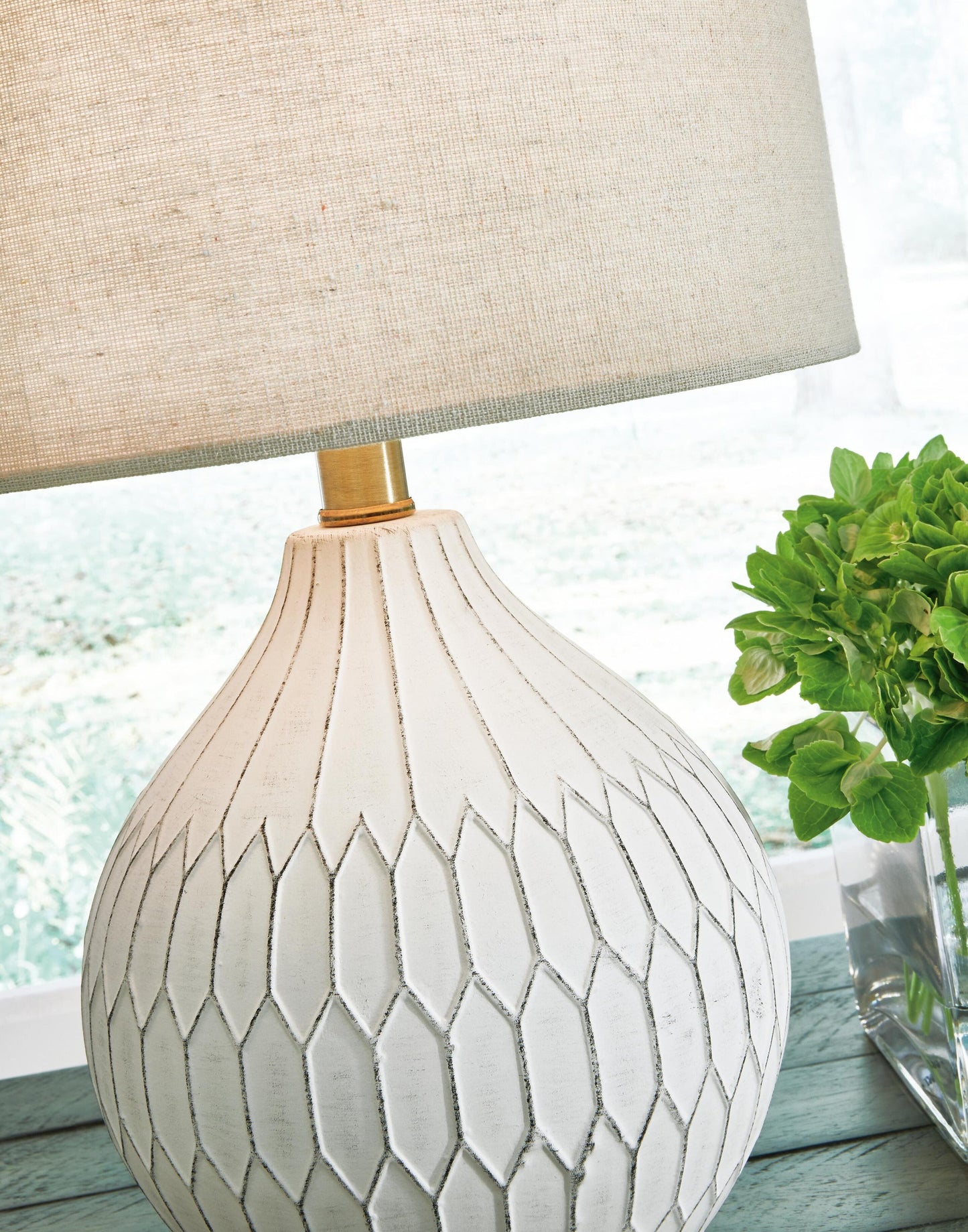 Wardmont Ceramic Table Lamp (1/CN)