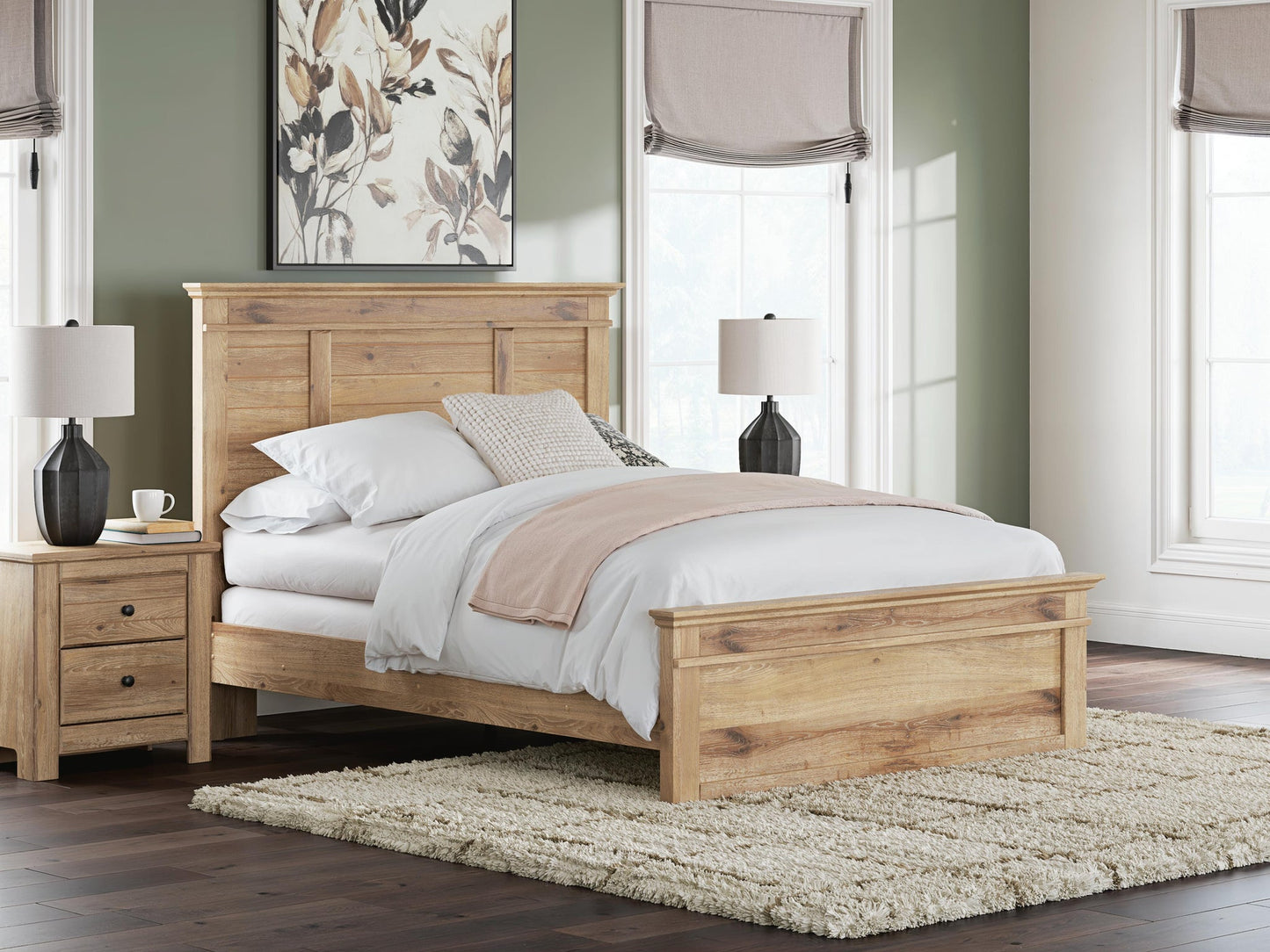 Makidern Queen Panel Bed