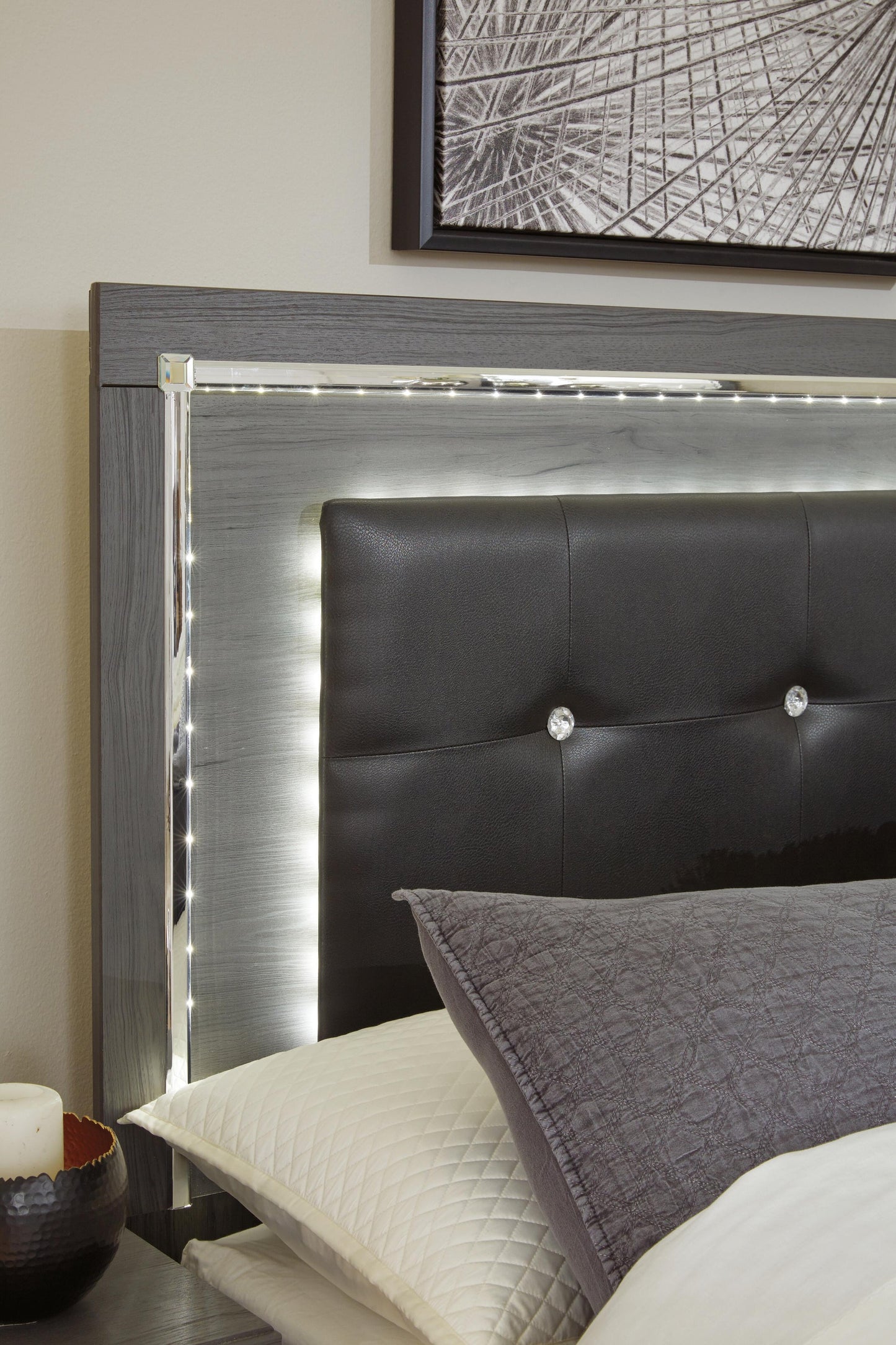 Lodanna Full Panel Bed with Mirrored Dresser