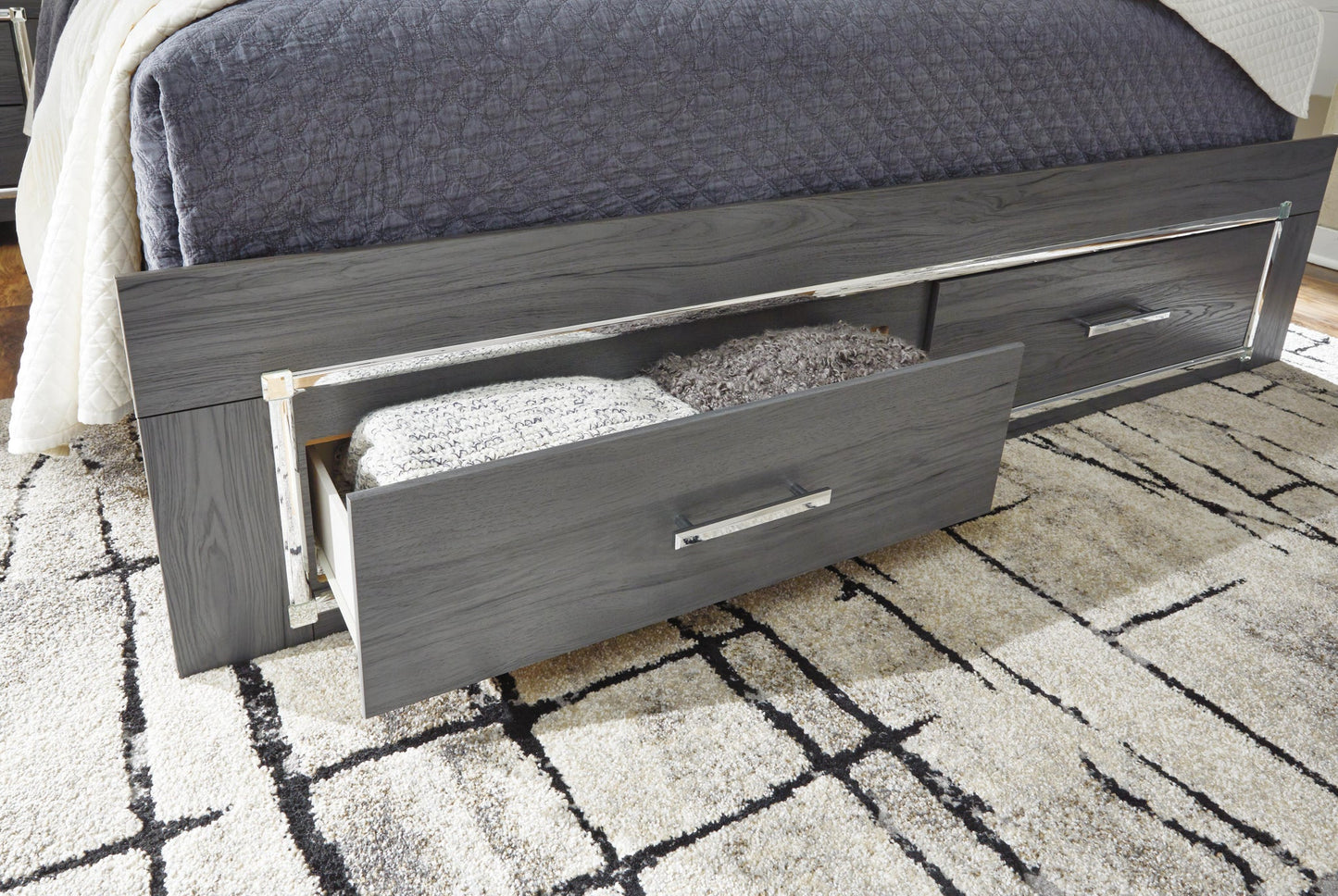 Lodanna Full Panel Bed with 2 Storage Drawers with Mirrored Dresser