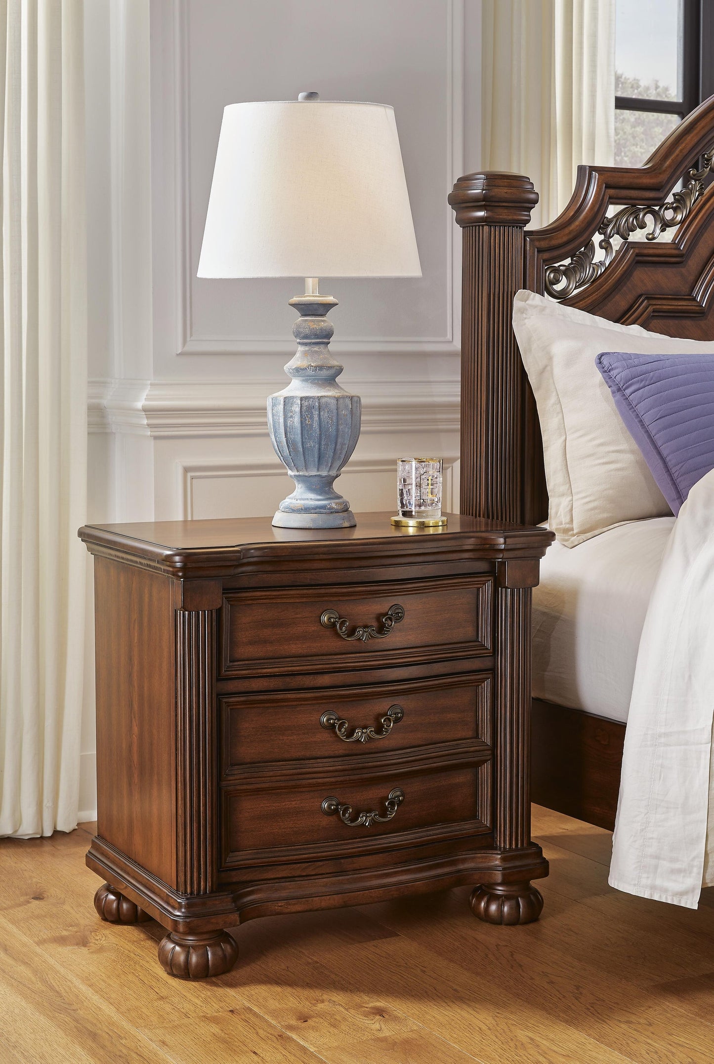 Lavinton California King Poster Bed, Dresser, Mirror, Chest and Nightstand