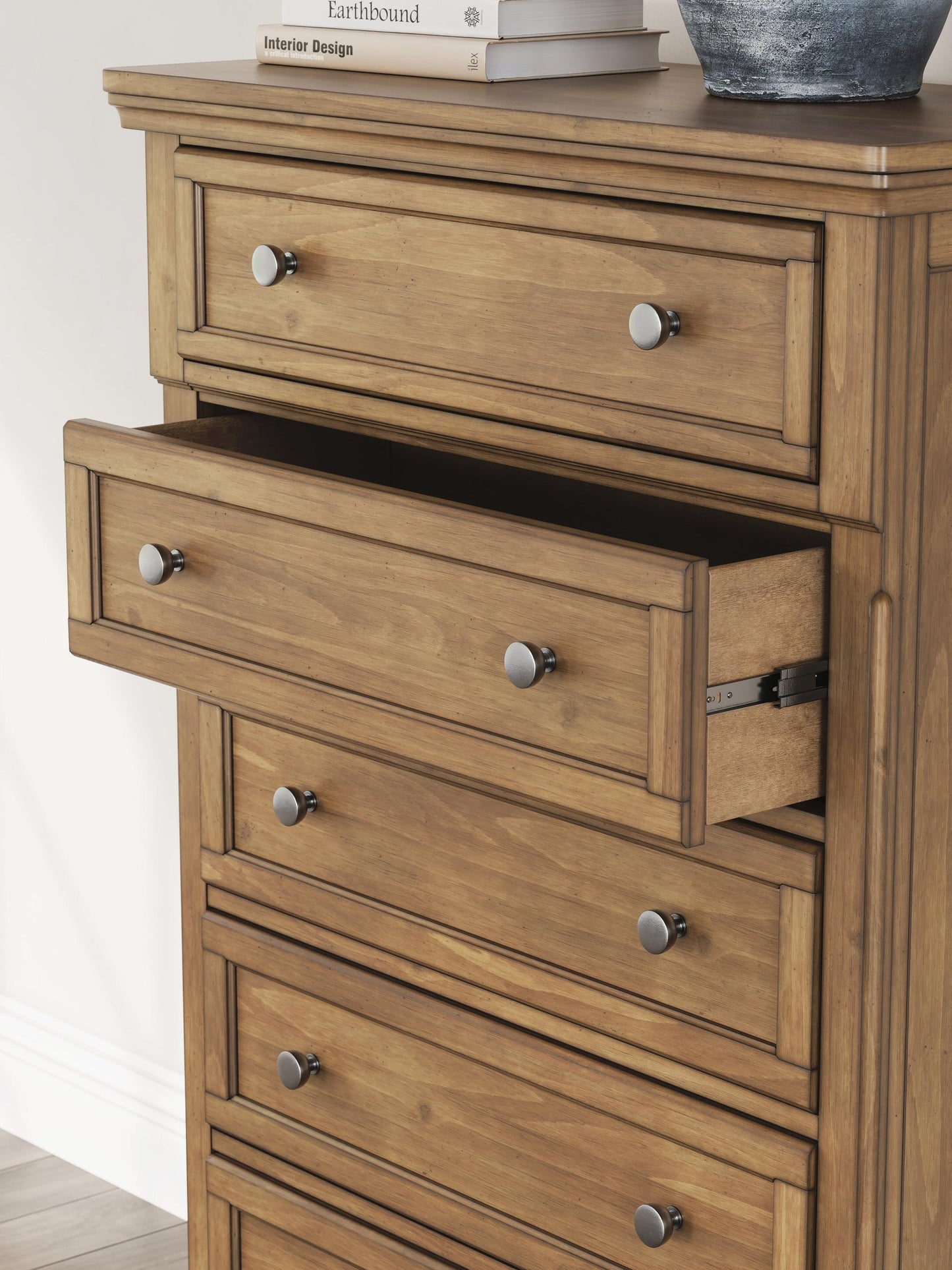Vandenmore King Panel Bed with Mirrored Dresser and Nightstand
