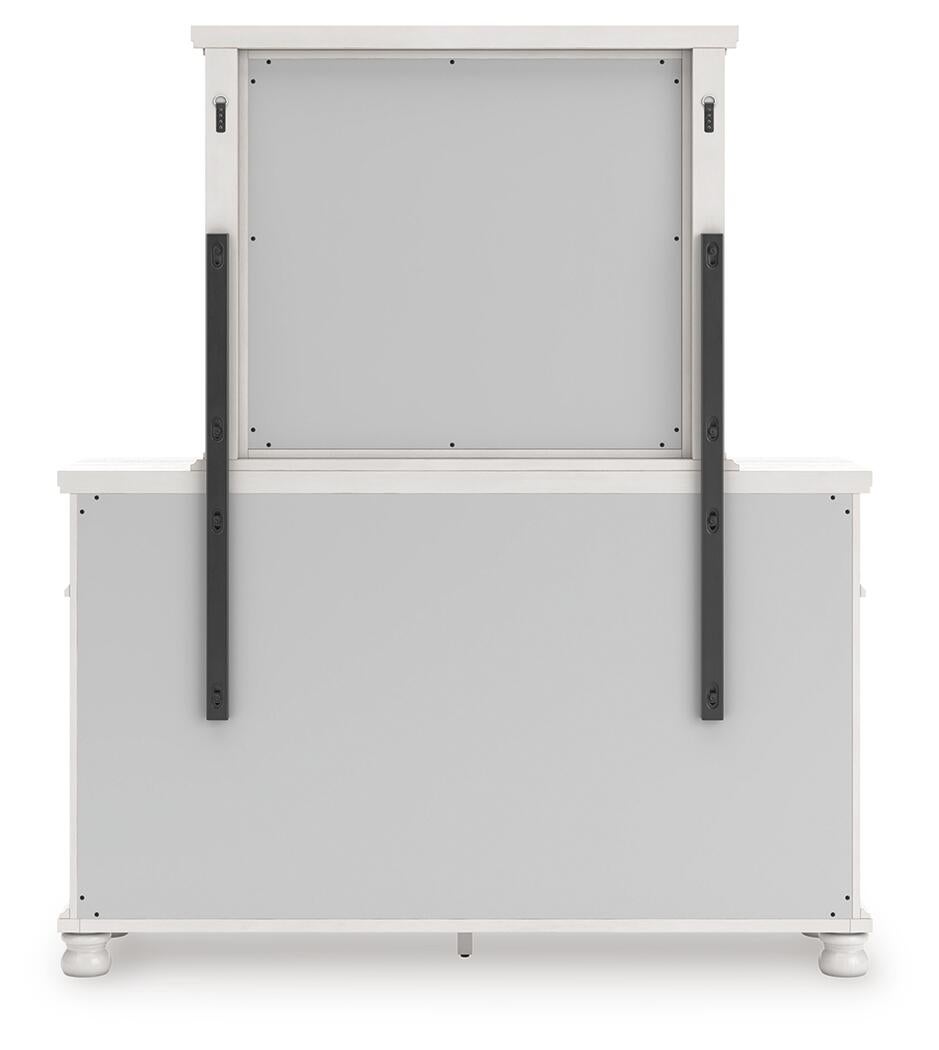 Chadworth Queen Poster Bed, Dresser and Mirror