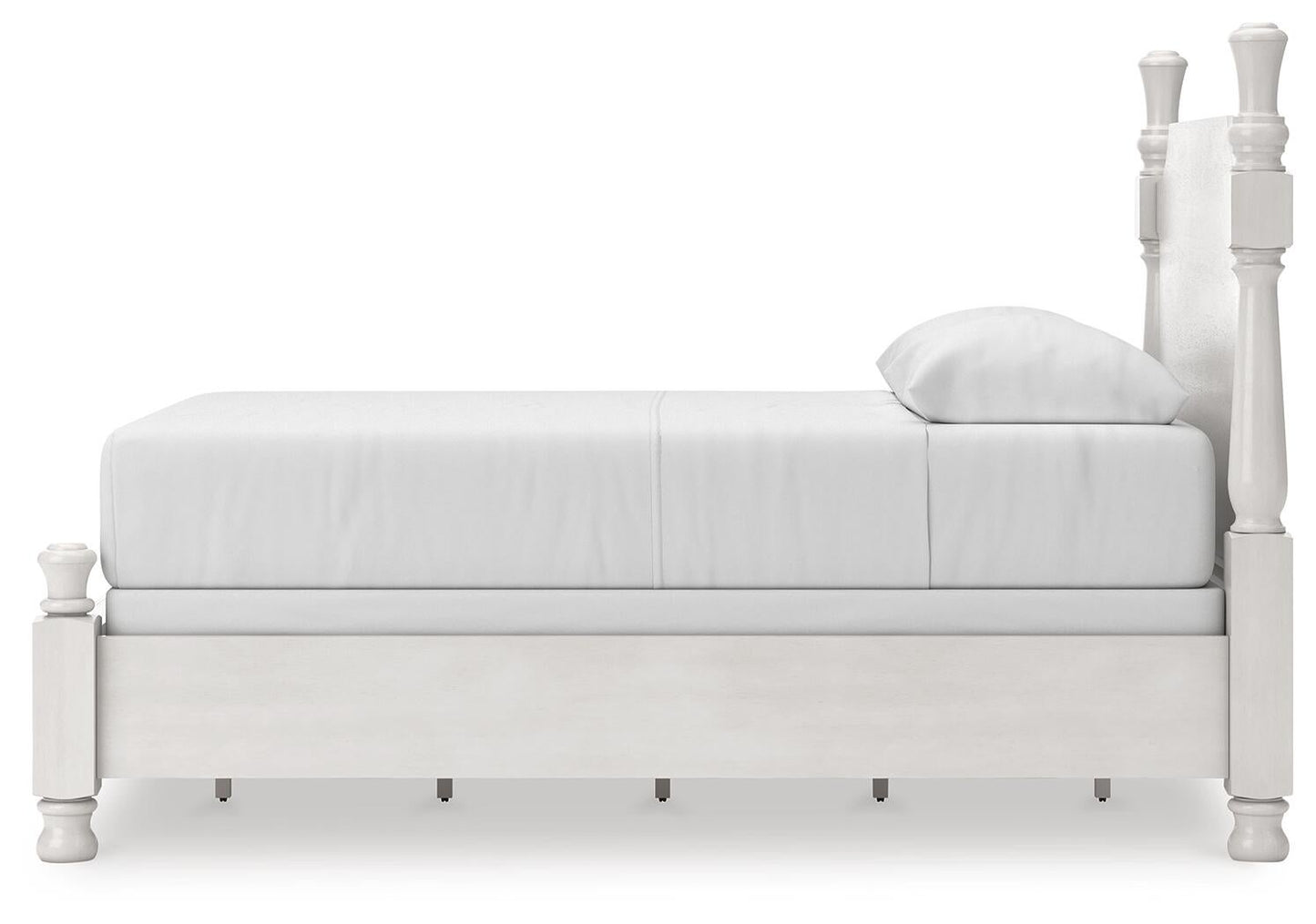 Chadworth Queen Poster Bed, Dresser and Mirror